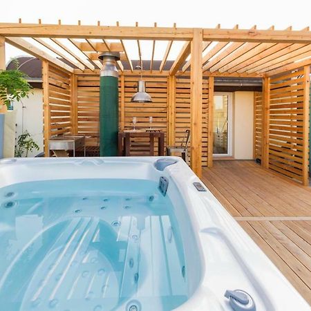 Romantic Studio With Jacuzzi Prága Kültér fotó