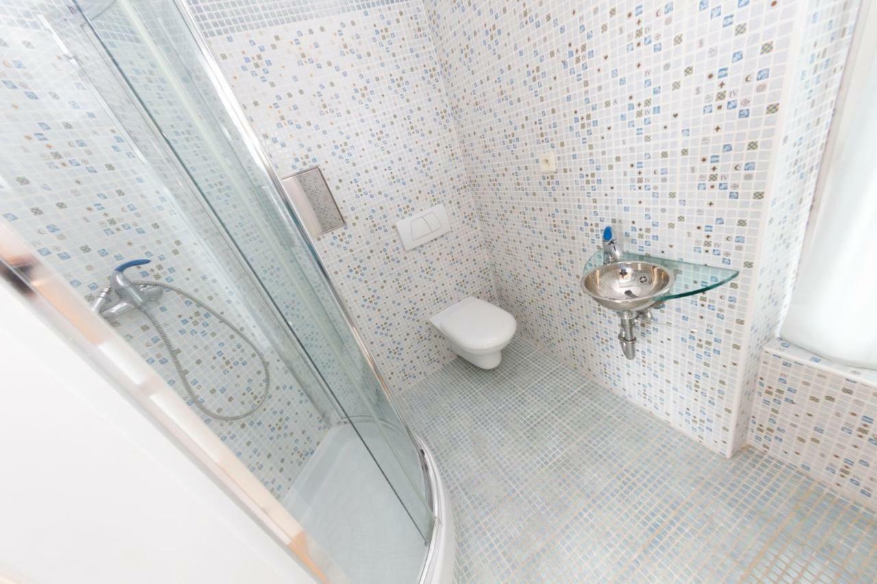Romantic Studio With Jacuzzi Prága Kültér fotó